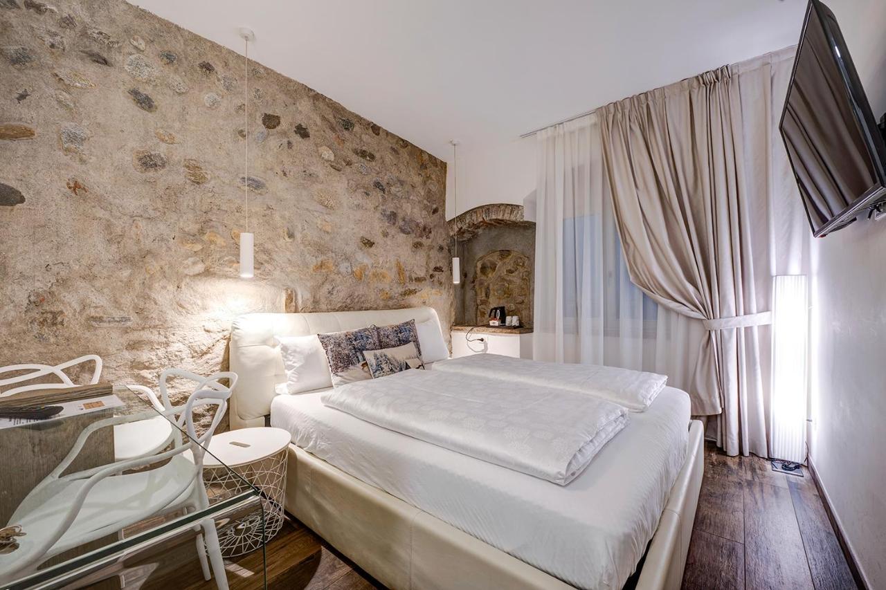 Small Double Room,1358059373:JPEG